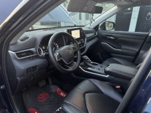 Toyota Highlander XLE AWD 2023 Blue