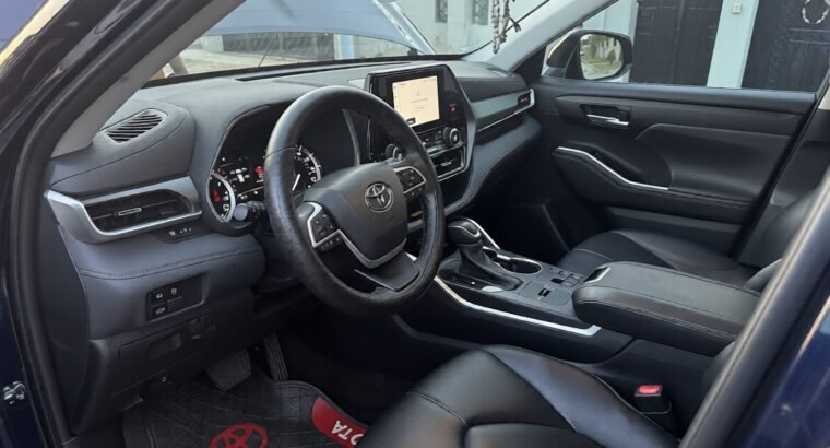Toyota Highlander XLE AWD 2023 Blue